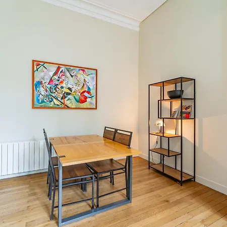 Appartement De Standing Tres Bien Situe Aux Portes De Quinconces *
