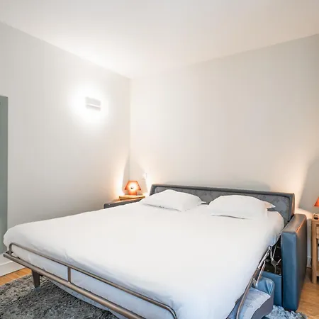 De Standing Tres Bien Situe Aux Portes De Quinconces Apartmán Bordeaux
